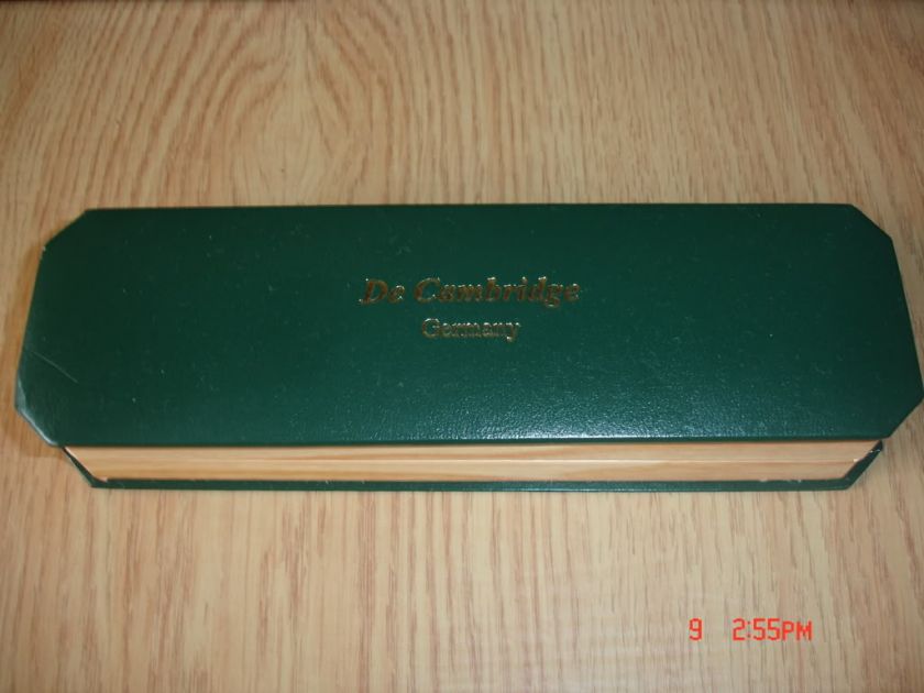 DE CAMBRIDGE ROLLER PEN IN WOODEN BOX  