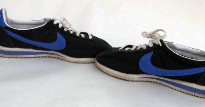 Vintage NIKE Blue and Navy Athletic Shoes Trainers 9.5 Mens Retro 